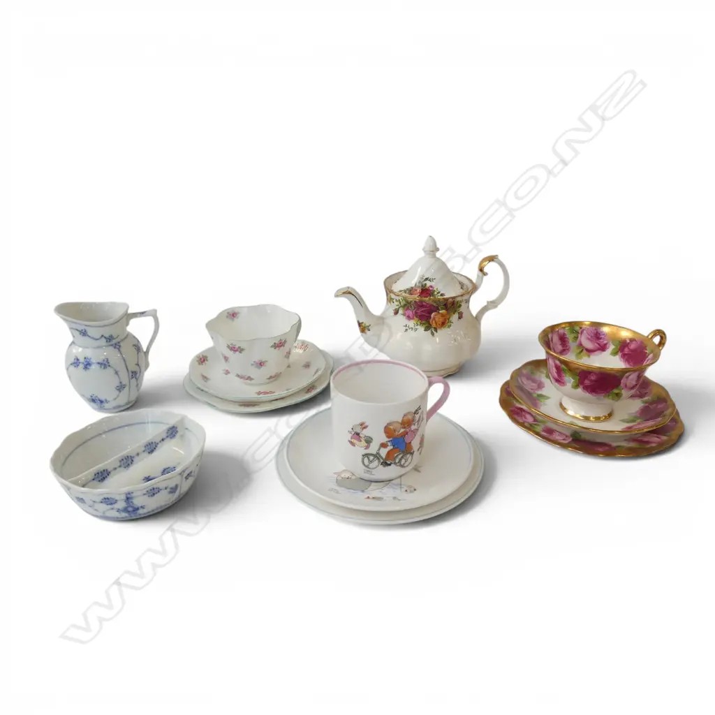 3 TRIOS (2 SHELLEY + ROYAL ALBERT) + TEAPOT & 2 PCES ROYAL COPENHAGEN Image 1++