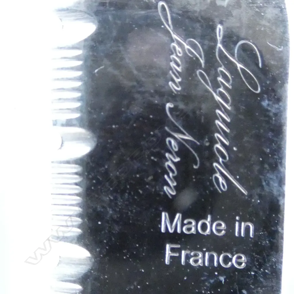 6 LAGUIOLE WHITE HANDLED STEAK KNIVES MADE IN FRANCE Image 1++