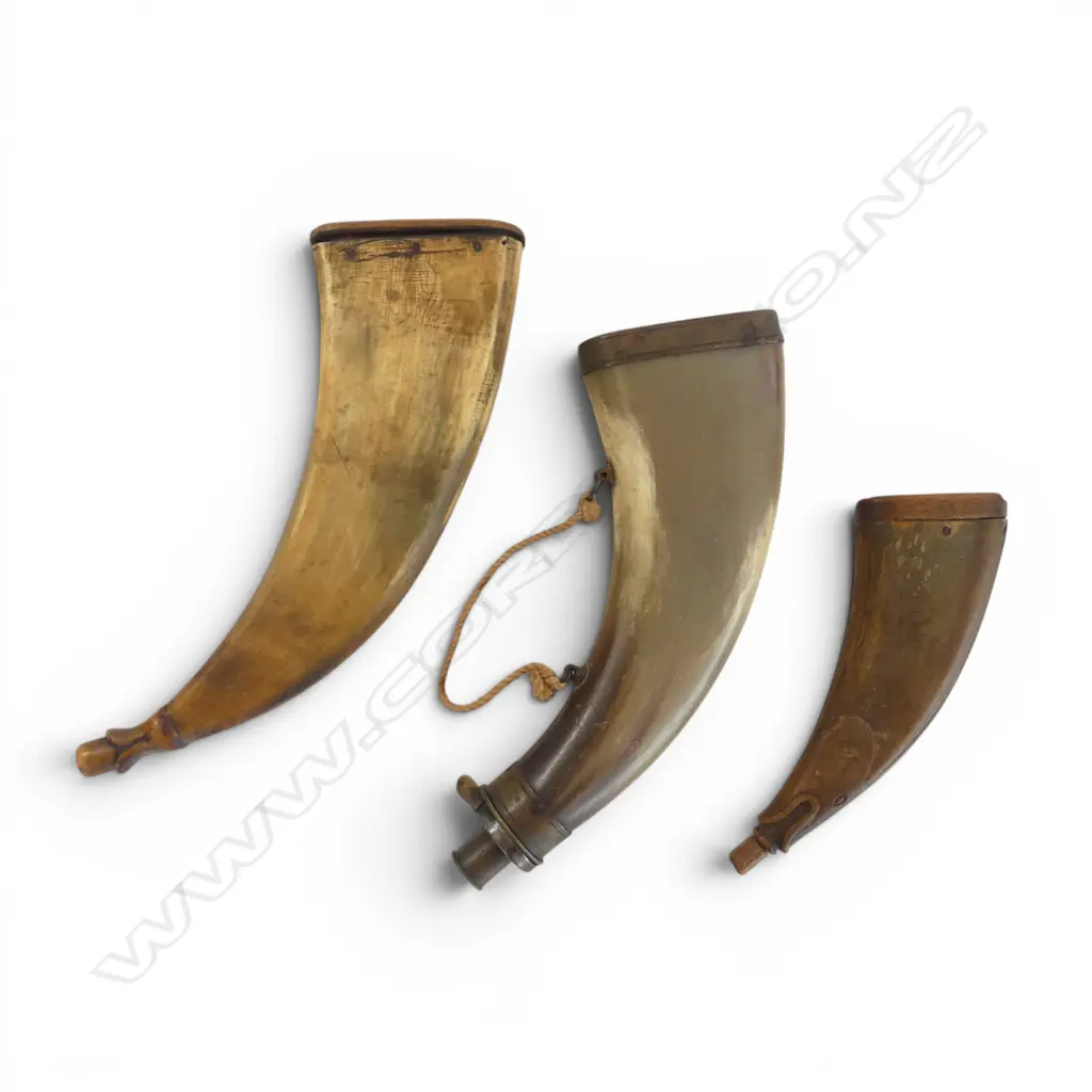 3 VINTAGE HORN POWDER HORNS 240MM LONGEST Image 1++