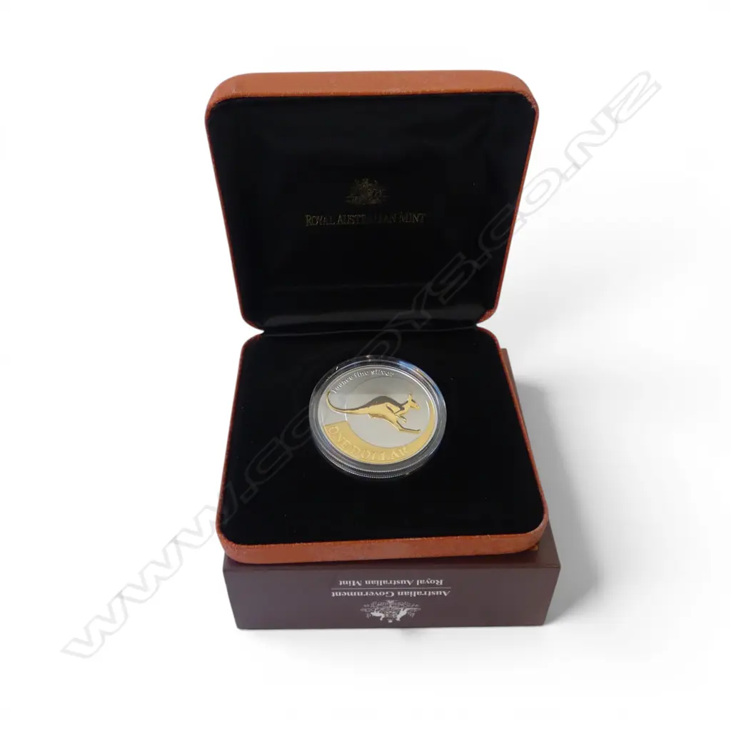2004 $1  OUNCE FINE SILVER KANGAROO BOXED SET  Image 1++