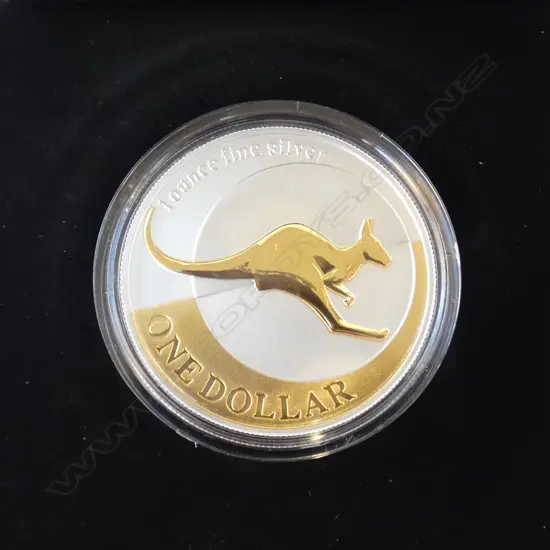 2004 $1  OUNCE FINE SILVER KANGAROO BOXED SET 