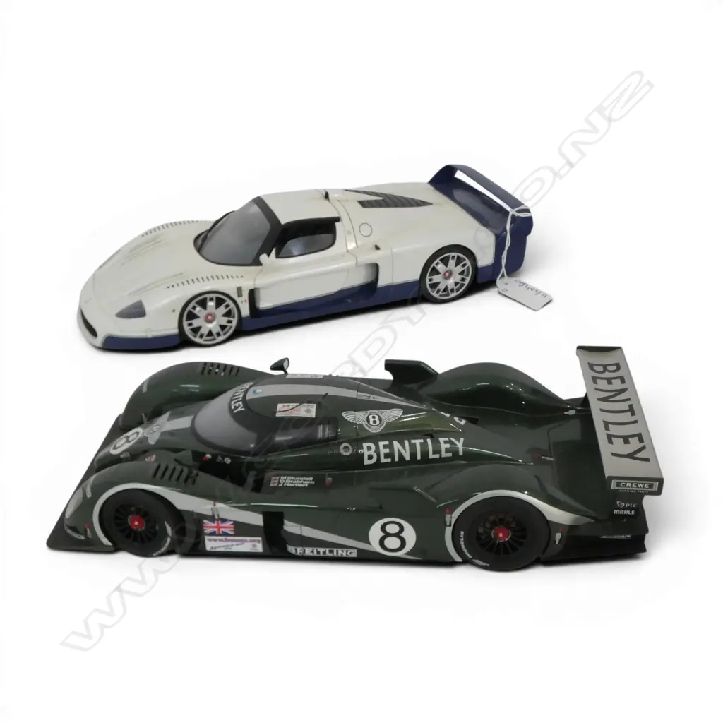 2 MODEL CARS; HOT WHEELS MASERATI MC12, AUTOART 1/18 BENTLEY SPEED 8 L.260mm Image 1++
