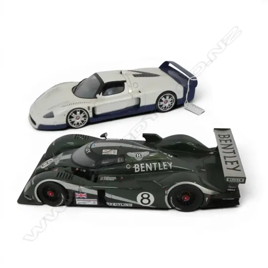 2 MODEL CARS; HOT WHEELS MASERATI MC12, AUTOART 1/18 BENTLEY SPEED 8 L.260mm