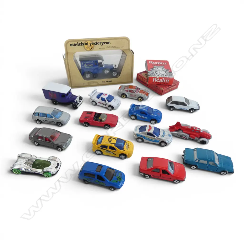 18 ASST. MODEL CARS Incl. 10 MATCHBOX & 2 CARD DECKS  Image 1++