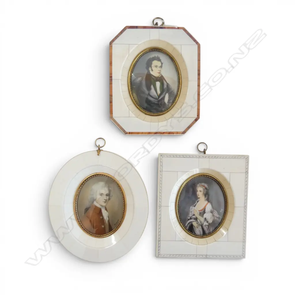 3 SIGNED MINITURE PAINTINGS VINTAGE IVORY FRAMES H150MM Image 1++
