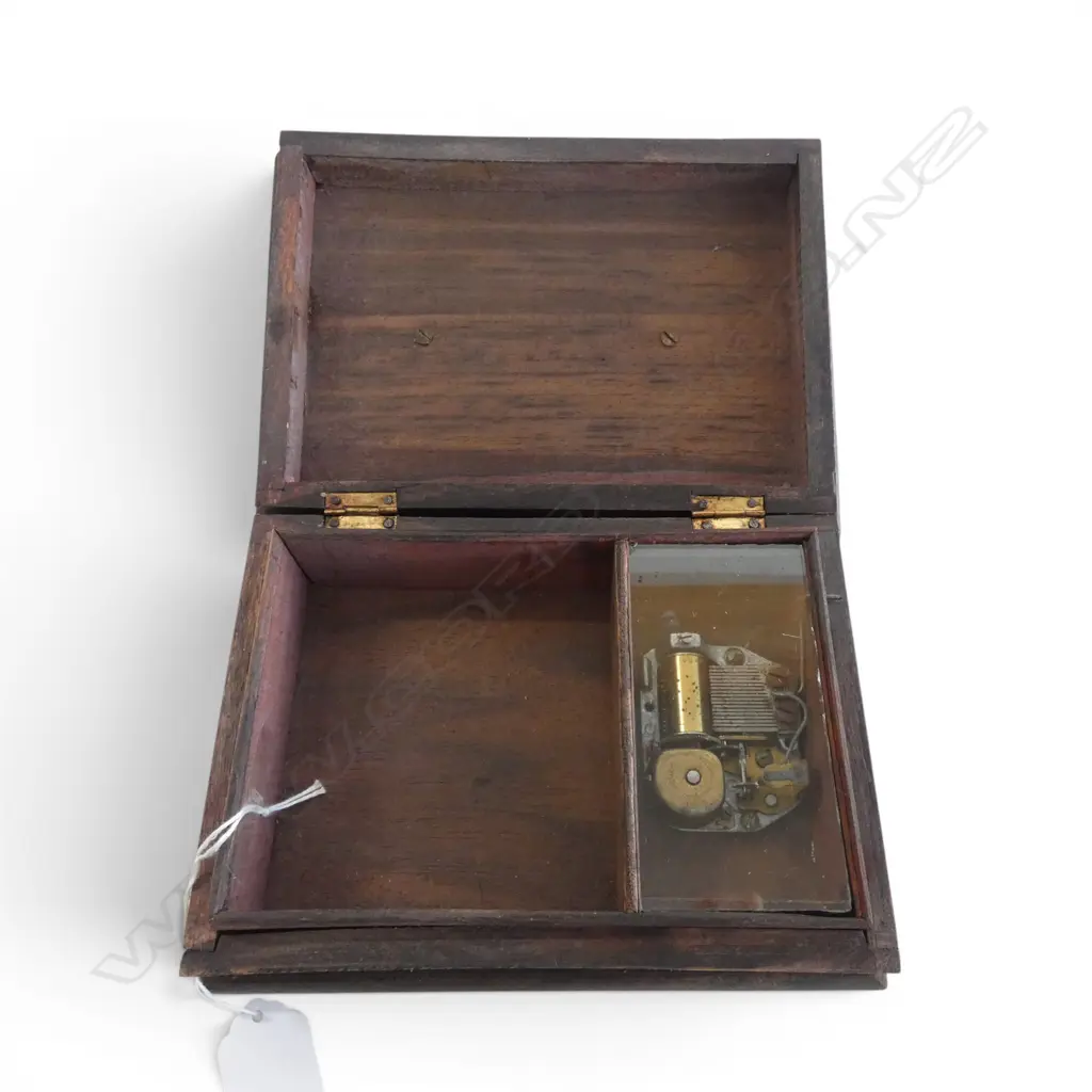 WOOD CARVED MAORI TEKOTEKO MUSIC BOX 125x180x100mm Image 1++