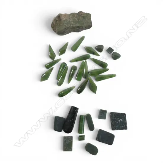 ASST. WORKED POUNAMU PCS & UNWORKED STONE