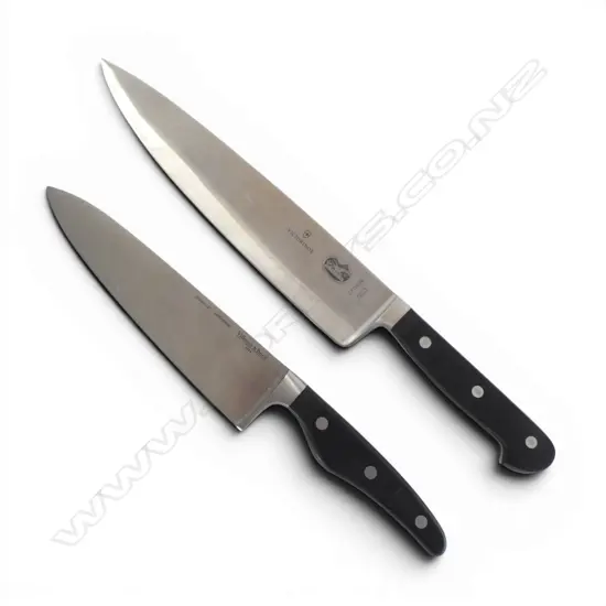 2 CHEFS KNIVES VICTONNOX & VILLEROR & BOCH  L390MM LONGEST