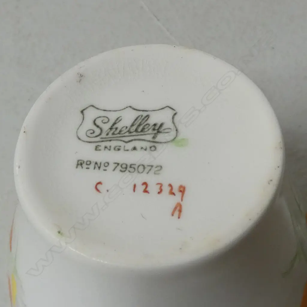 SHELLEY CHINA 4 MATCHING CSPS & 3 MATCHING CSPS WITH BLUE & WHITE SHELLEY TEAPOT Image 1++