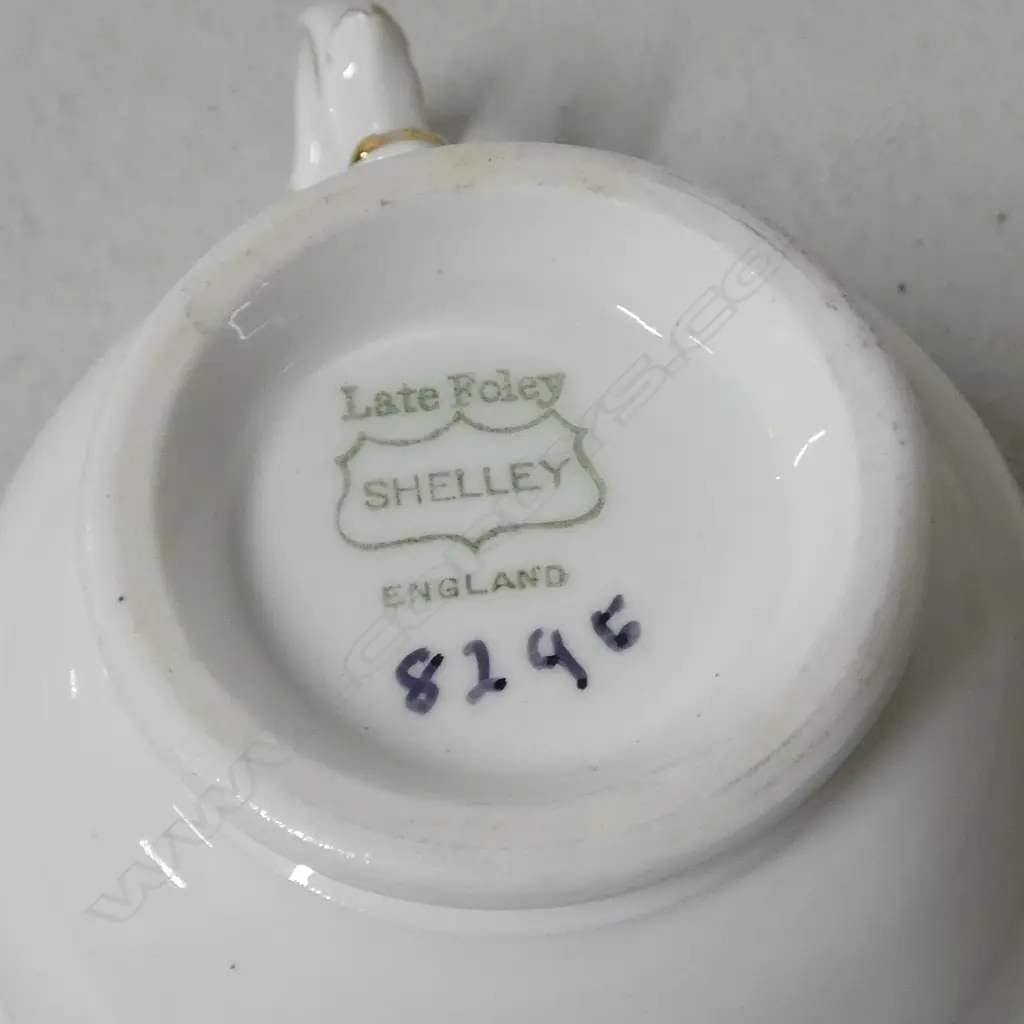 SHELLEY CHINA 4 MATCHING CSPS & 3 MATCHING CSPS WITH BLUE & WHITE SHELLEY TEAPOT Image 1++