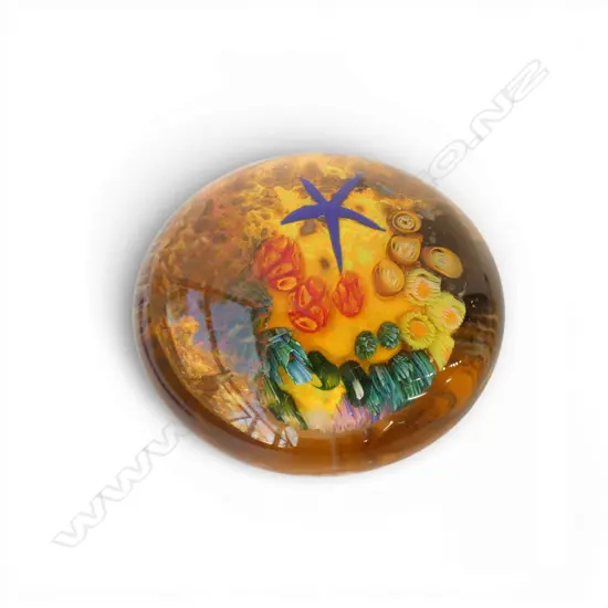 PETER RAOS ART GLASS PAPER WEIGHT, SIGNED 85mm dia