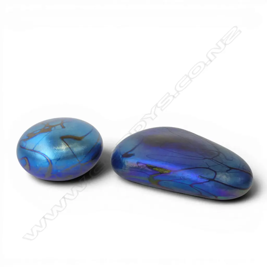 2 GARRY NASH OPALESCENT GLASS PAPER WEIGHTS, 1 SIGNED L.160mm Image 1++
