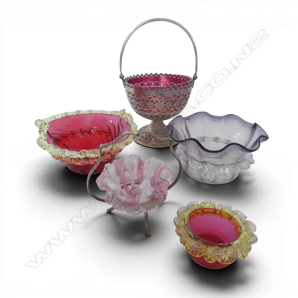 5 PCS EDWARDIAN COLOURED GLASS TABLE DISHES DIA140MM LARGEST Image 1++