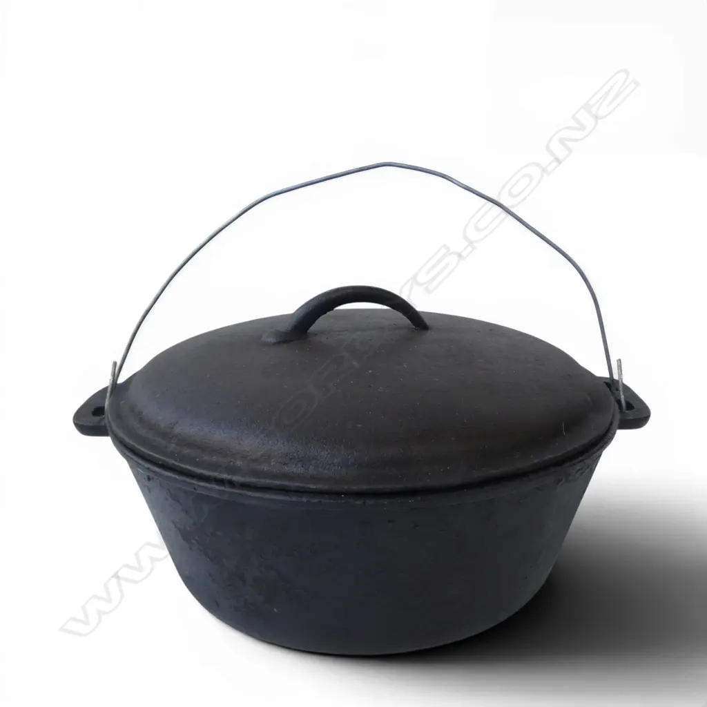 CAST IRON CAMP OVEN 270mm dia Image 1++