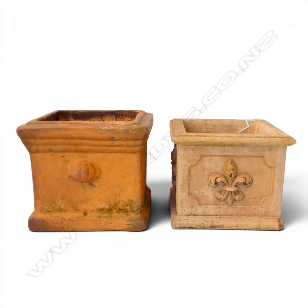 2 SML TERRACOTTA POTS, 200mm sq Image 1++