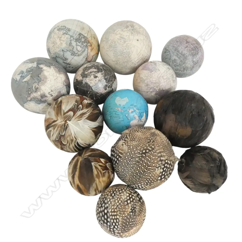 DECORATIVE BALLS IN METAL BOWL 410mm dia Image 1++