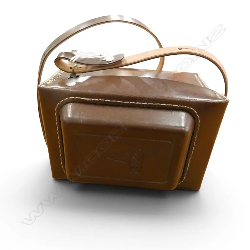 VINTAGE BOX BROWNIE 35mm CAMERA Image 1++