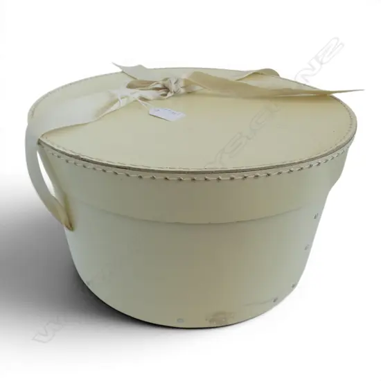 VINTAGE LADYS HAT BOX DIA320MM
