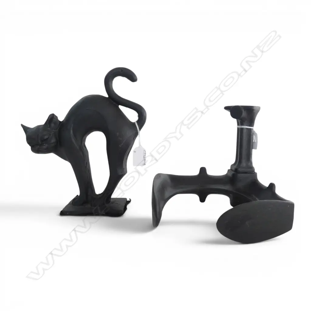 CAST IRON COBBLERS LAST & CAST IRON CAT DOOR STOP Image 1++