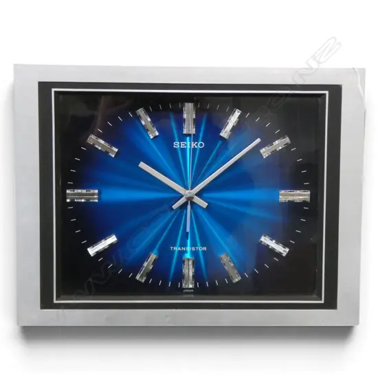 SEIKO WALL CLOCK (RUNS w. BATTERY) 270x360mm