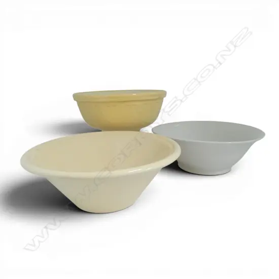 3 LRG BOWLS INCLDS TEMUKA w internal hairline
