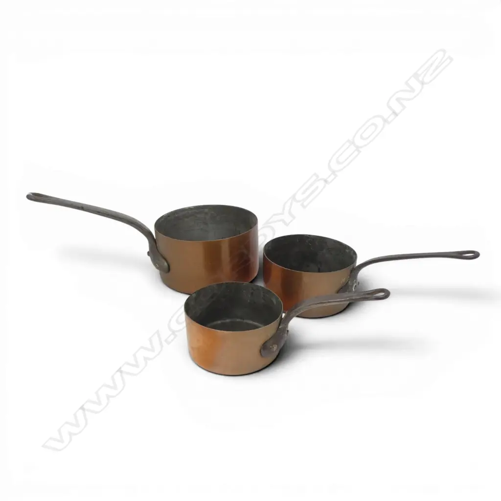 3 VINTAGE GRADUATED COPPER POTS DIA 200MM LARGEST Image 1++