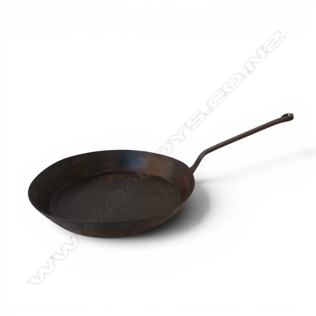 LARGE HAND FORGED IRON FRY PAN DIA 380MM Image 1++