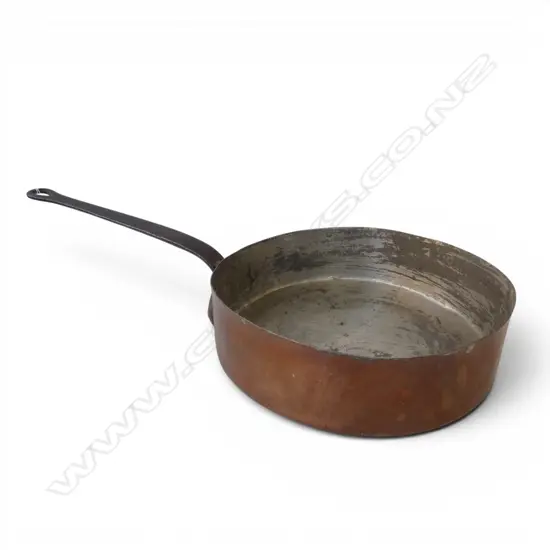 LARGE VINTAGE COPPER FRY PAN DIA 300MM