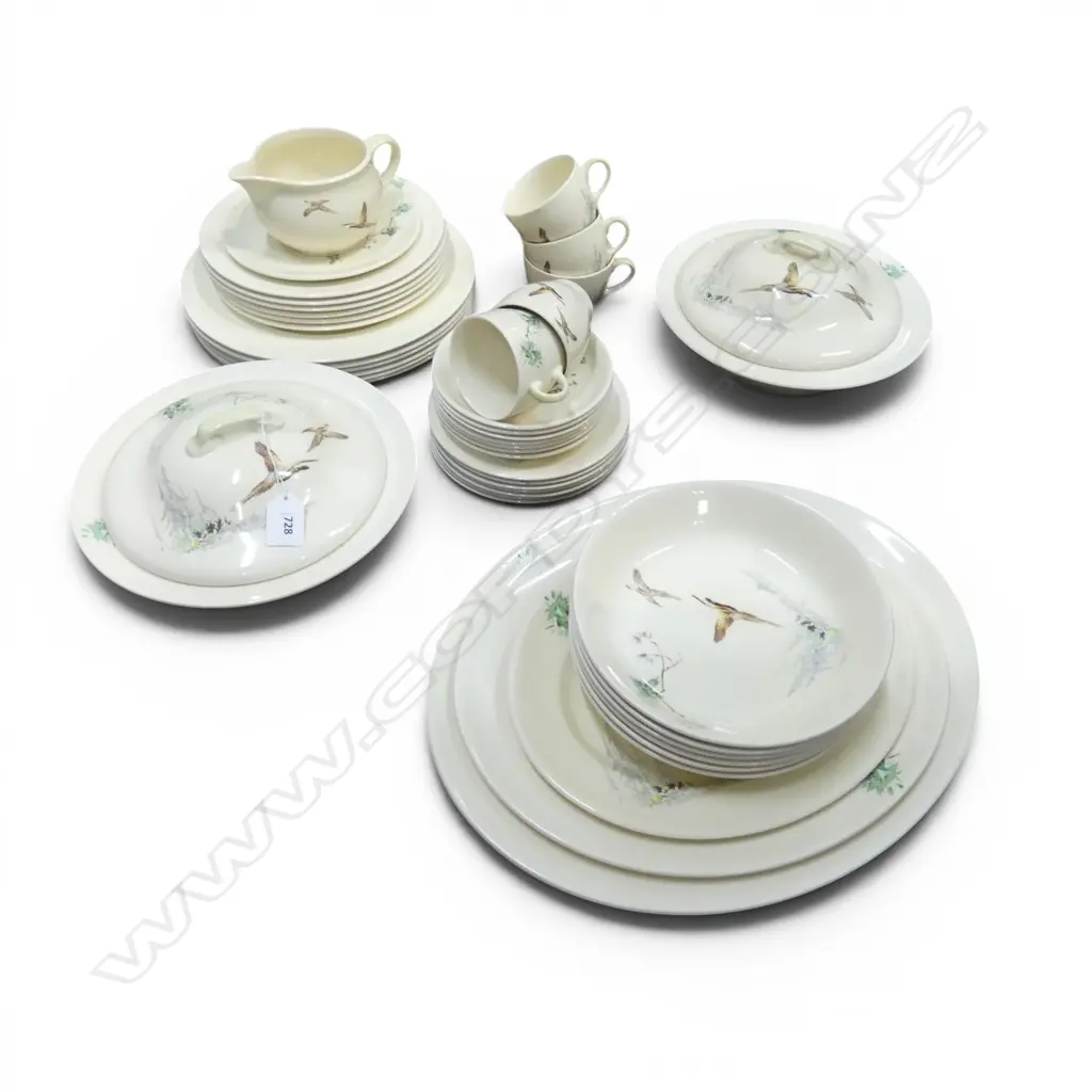 PART R/DOULTON DINNER SERVICE INCLUDES ASHETS LIDDED TURREENS ETC COPPICE PAT Image 1++