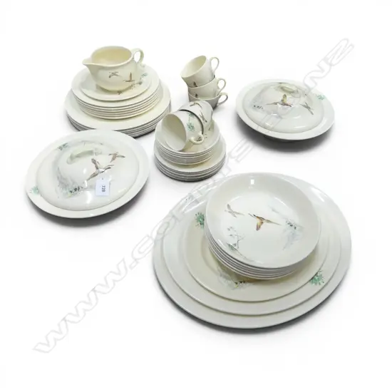 PART R/DOULTON DINNER SERVICE INCLUDES ASHETS LIDDED TURREENS ETC COPPICE PAT
