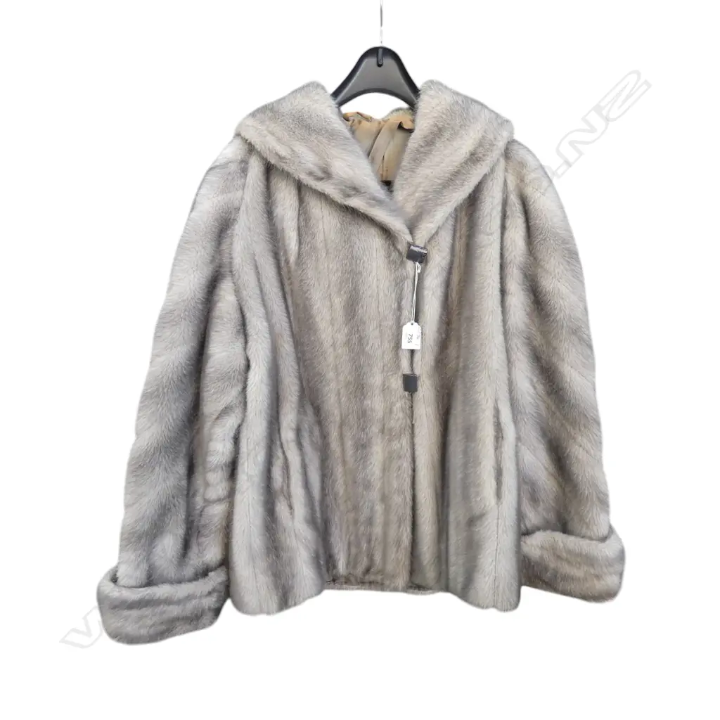 VINTAGE FAUX SILVER MINK FUR JACKET Image 1++