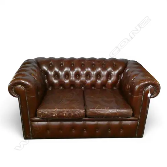 BROWN VINYL CHESTERFIELD TWO SEATER SOFA 1500x850x730mm