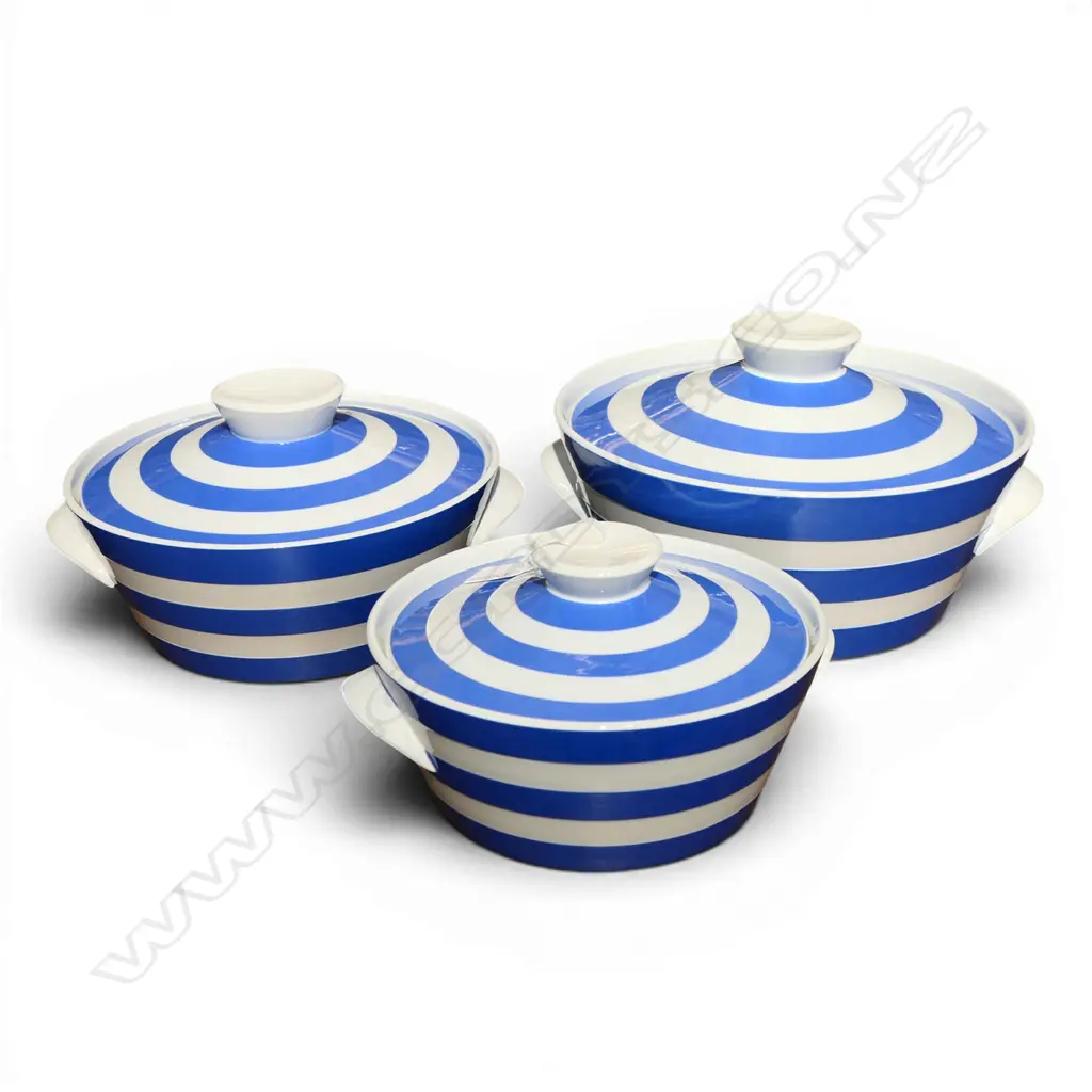 3 PCES LIDDED CORNISHWARE, 270, 240, 205mm dia Image 1++