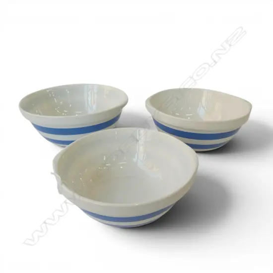 3 CORNISH WARE MIXING BOWLS LARGEST 255mm dia