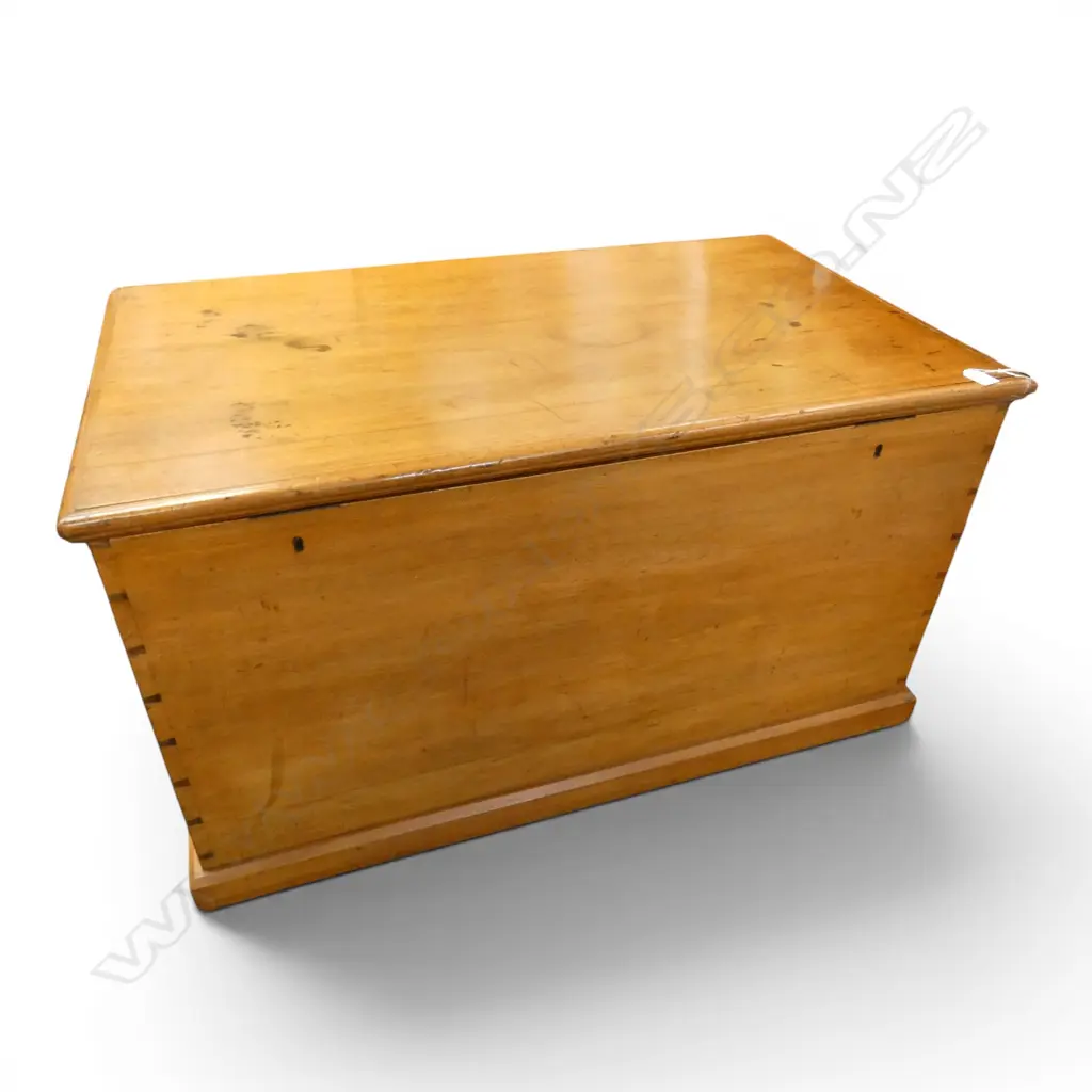 WOODEN TRUNK 980x560x560mm Image 1++