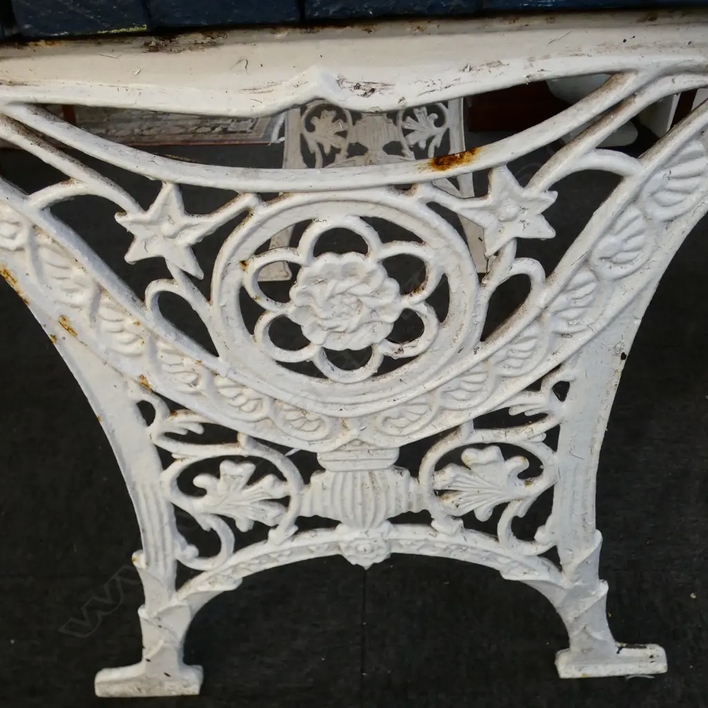 GARDEN / PATIO TABLE 1100x650x640mm Image 1++