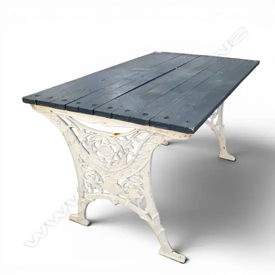 GARDEN / PATIO TABLE 1100x650x640mm