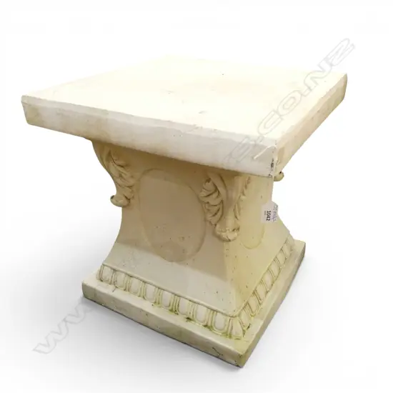 WHITE PAINTED CONCRETE PLINTH 500x500x510mm