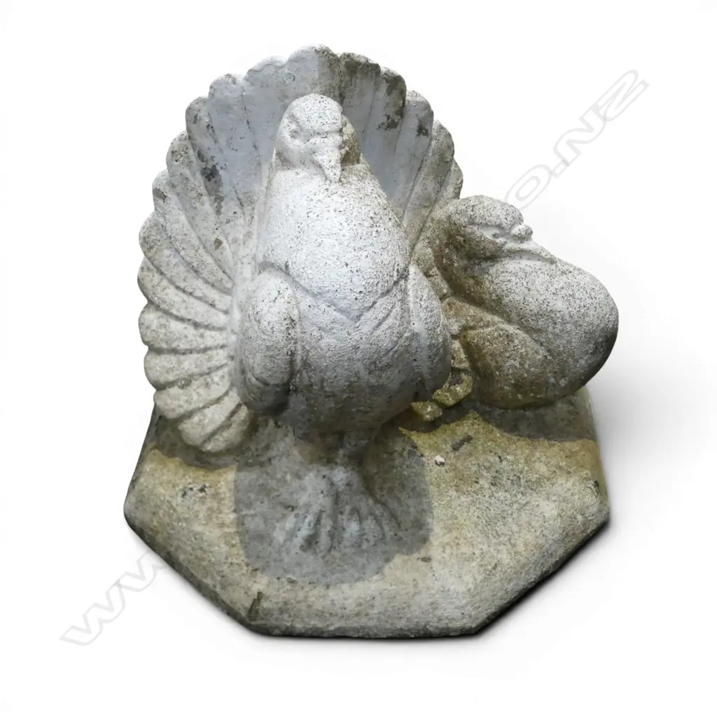 CONCRETE DOVE GARDEN ORNAMENT H250MM Image 1++