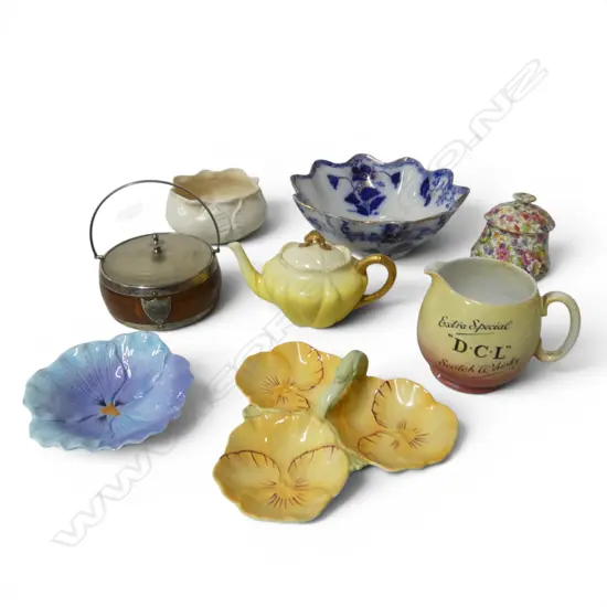BOX OF MIXED FLORAL CHINA