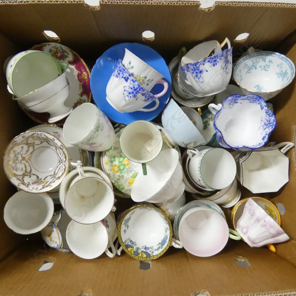 BOX LOT 40 SHELLEY CUPS & SAUCERS MISS MATCHED PATS Image 1++