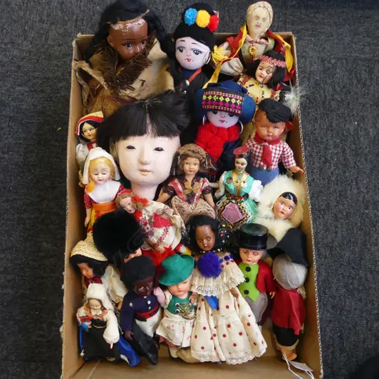 COLLECTION WORLD DOLLS