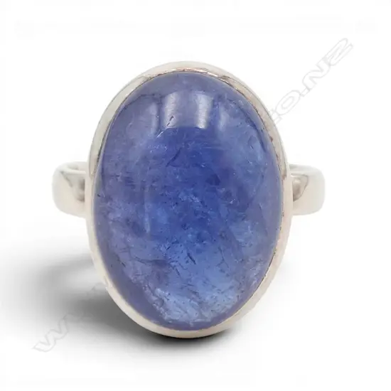 SILVER & LARGE BLUE CABOCHON STONE RING (tanzanite ?) Treated SIZE P