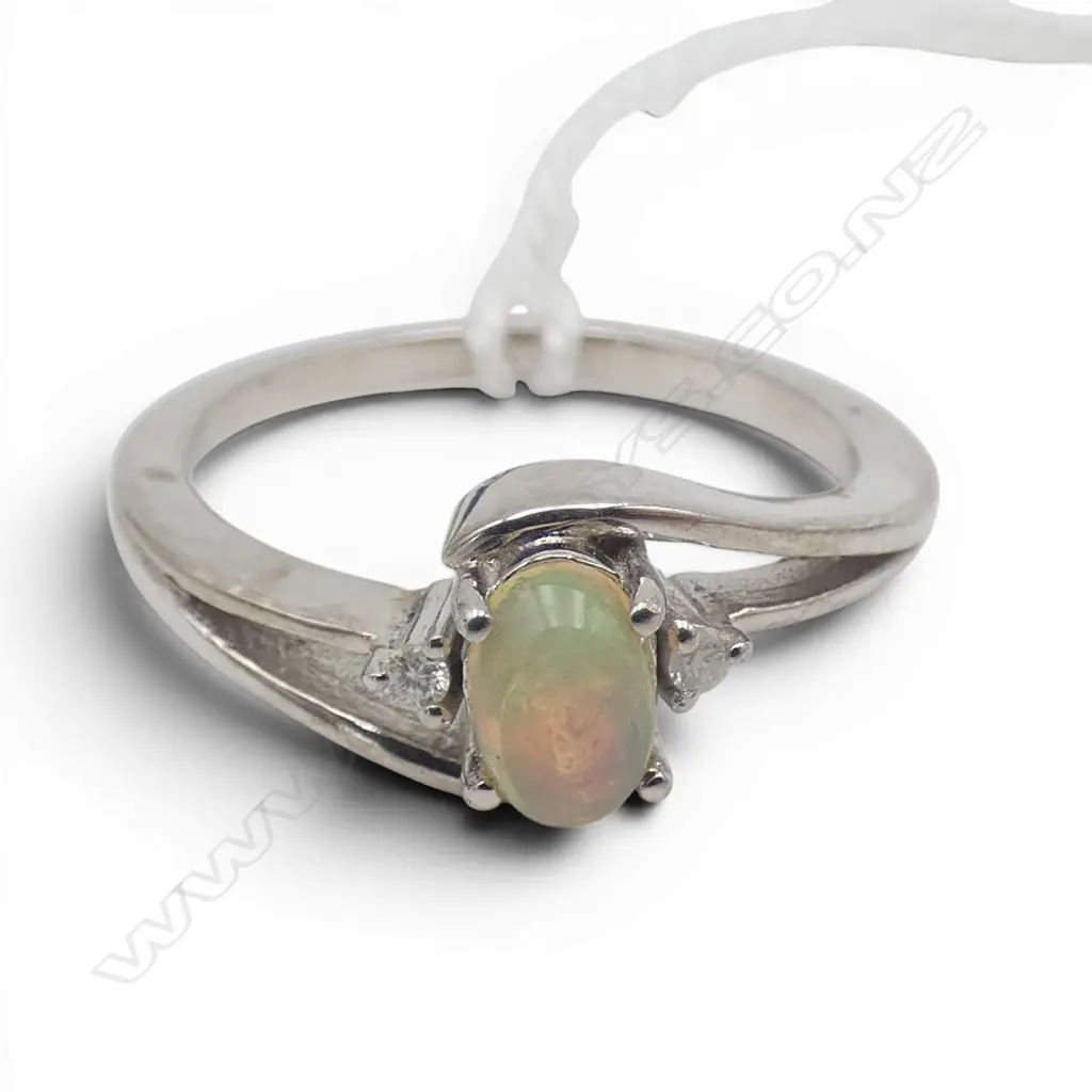 SILVER DIAMOND & OPAL RING SIZE M Image 1++
