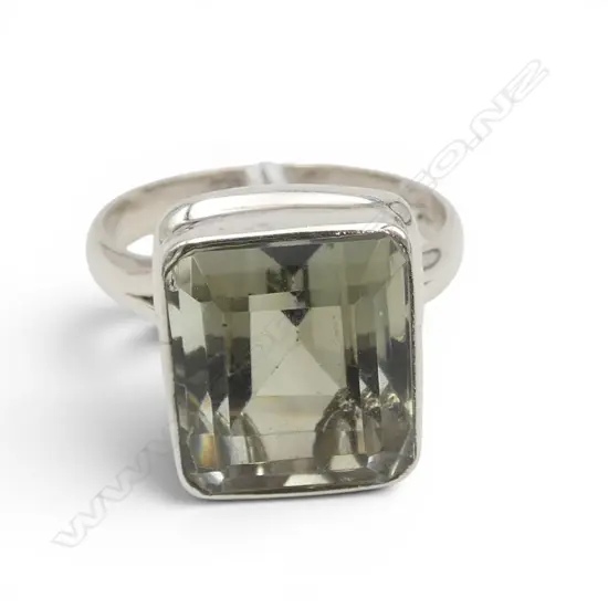 SILVER & GREEN AMETHYST RING SIZE P