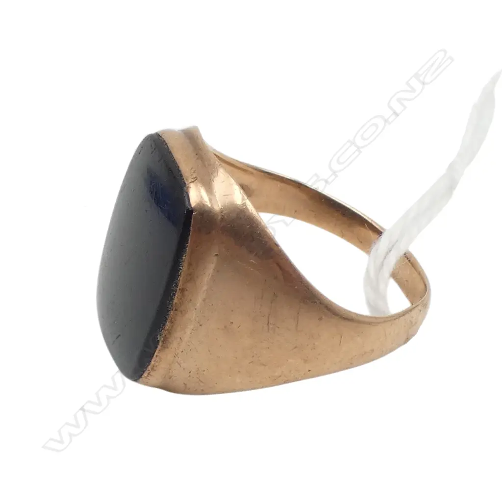 9ct ROSE GOLD & ONYX SIGNET RING 5gms SIZE R shank slightly misshapen Image 1++