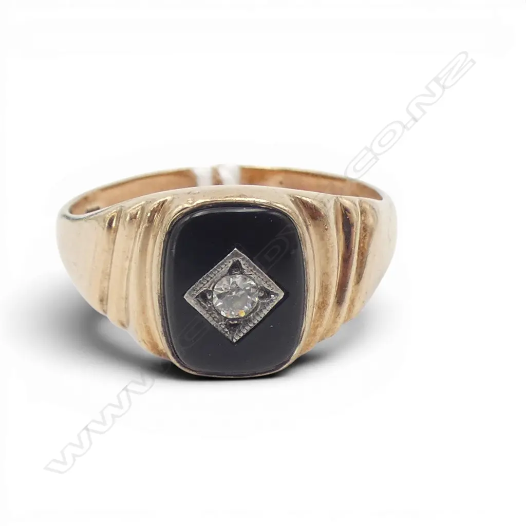 9CT ONYX & CZ SIGNET RING, 4.8gms SIZE T Image 1++