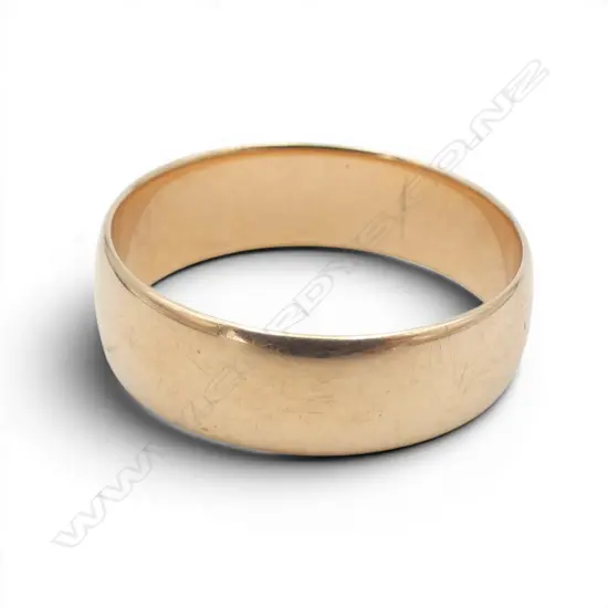 18CT WEDDER RING 3.8gms SIZE P