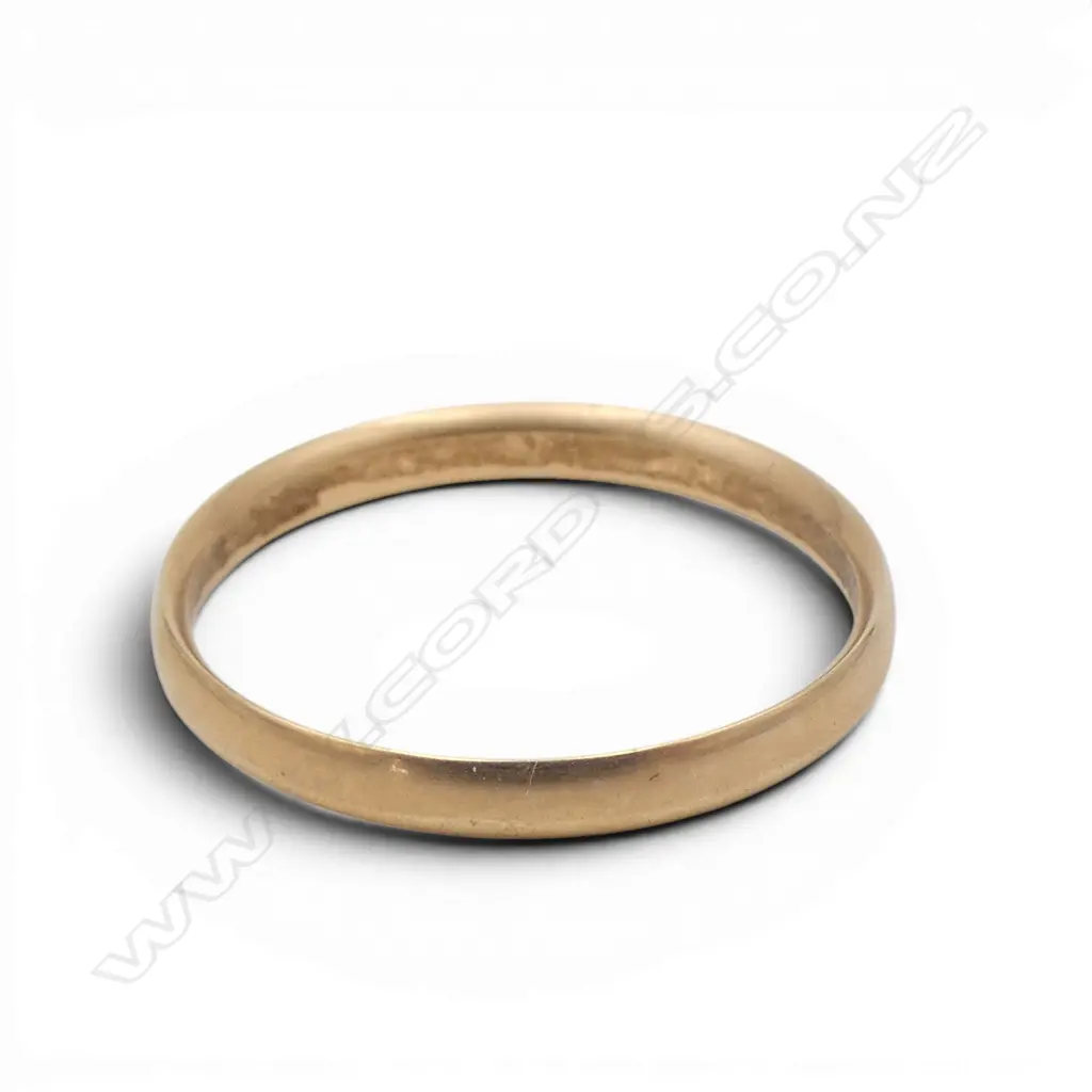 18CT WEDDER RING, 1.5gms SIZE N Image 1++