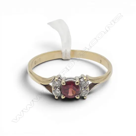 9ct GOLD GARNET STONE & DIAMOND RING, 1.8gm SIZE T